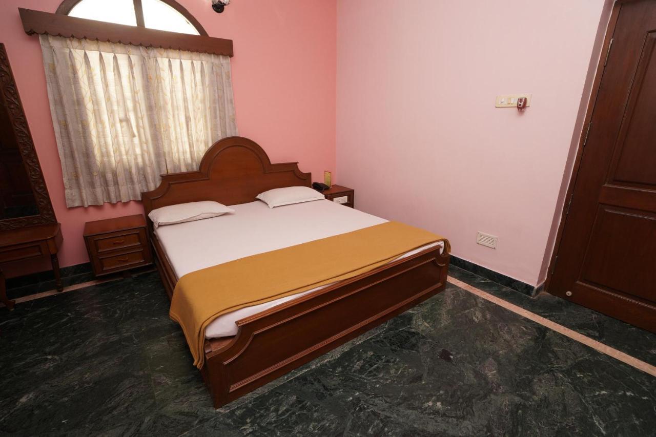 Lloyds Serviced Apartments,Krishna Street,T Nagar Chennai Exterior foto