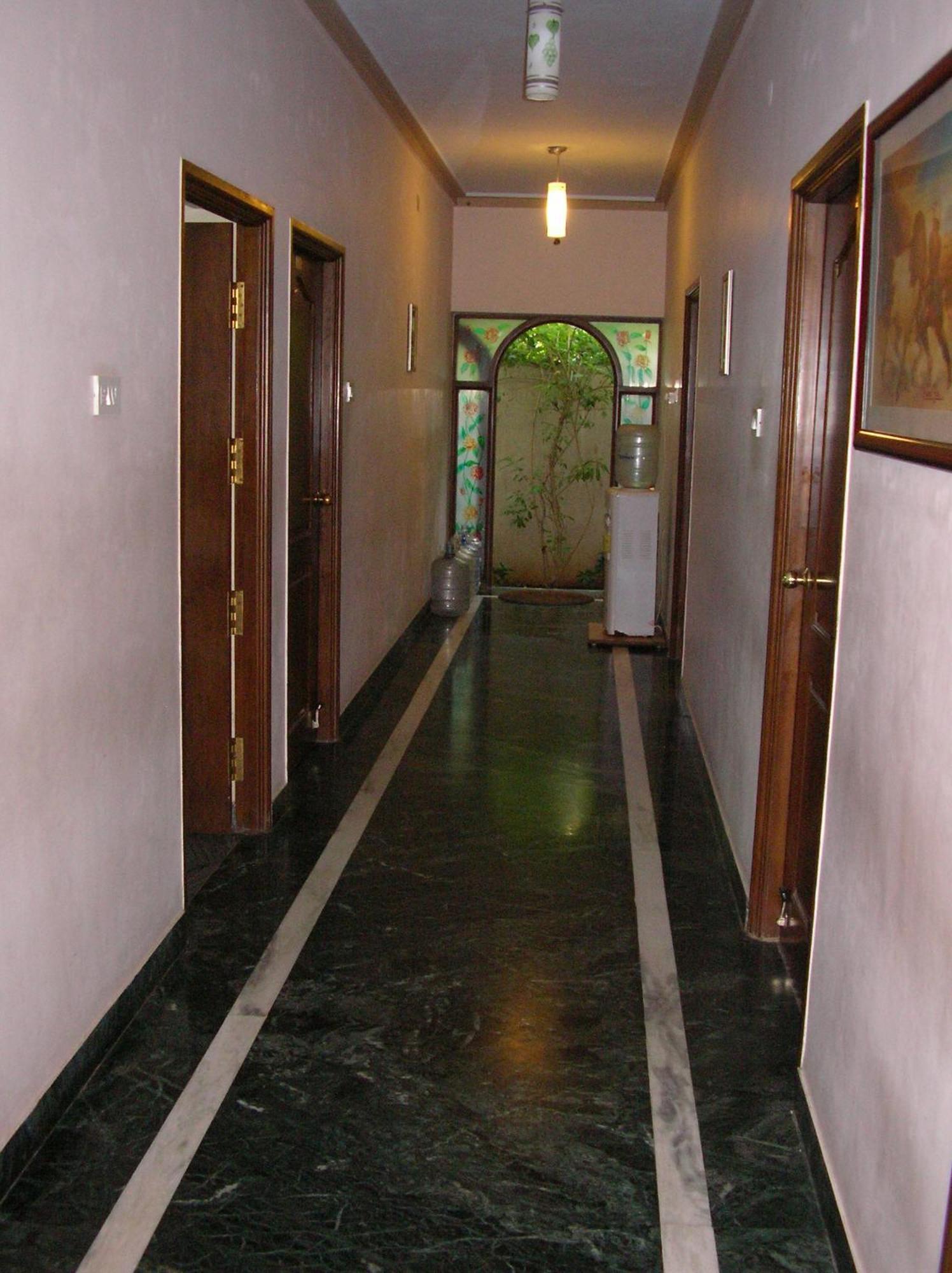 Lloyds Serviced Apartments,Krishna Street,T Nagar Chennai Cameră foto