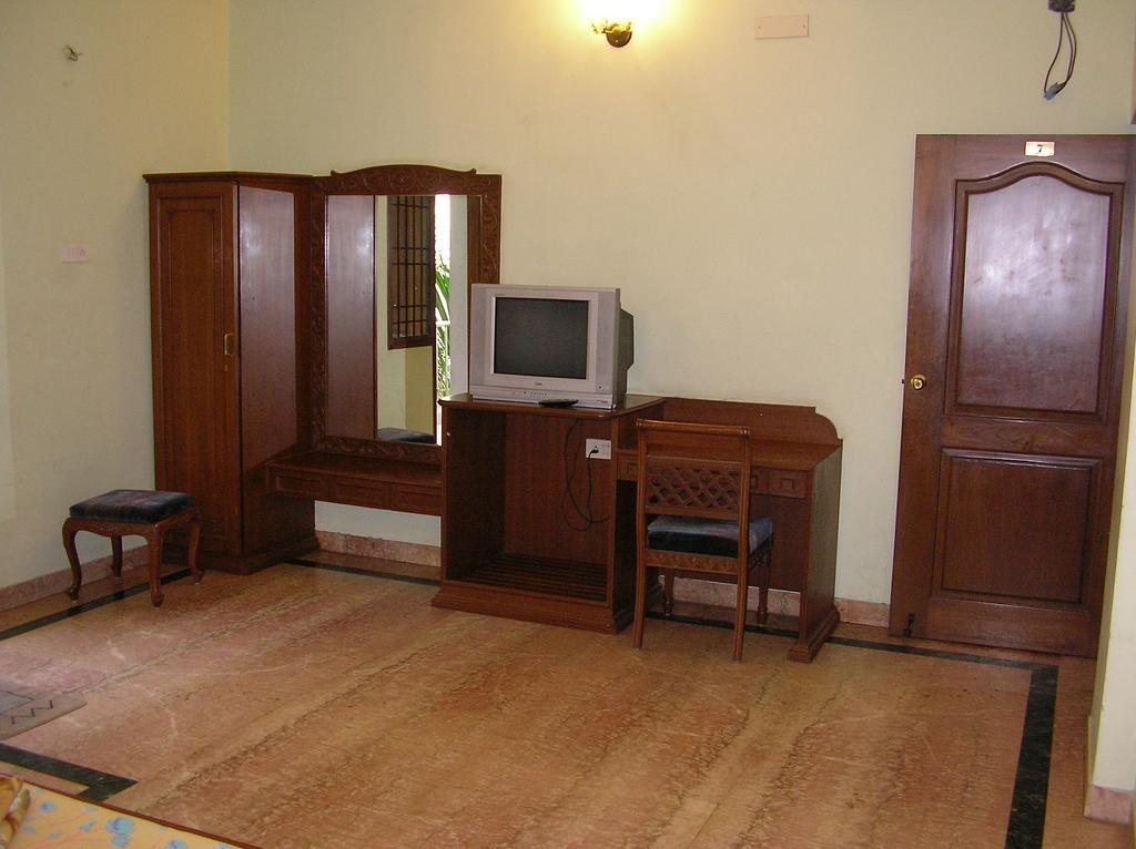 Lloyds Serviced Apartments,Krishna Street,T Nagar Chennai Cameră foto