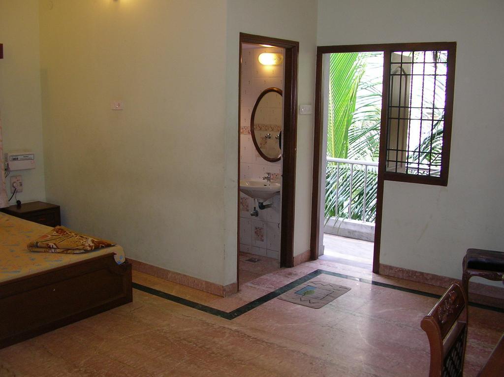Lloyds Serviced Apartments,Krishna Street,T Nagar Chennai Cameră foto